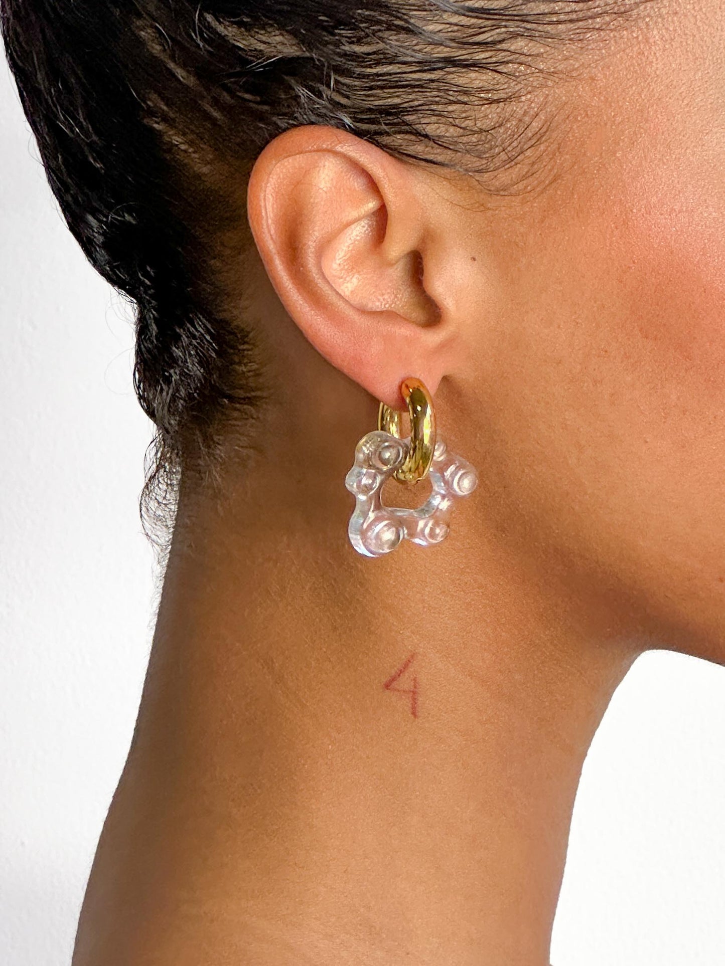 Oyo transparent gold earring