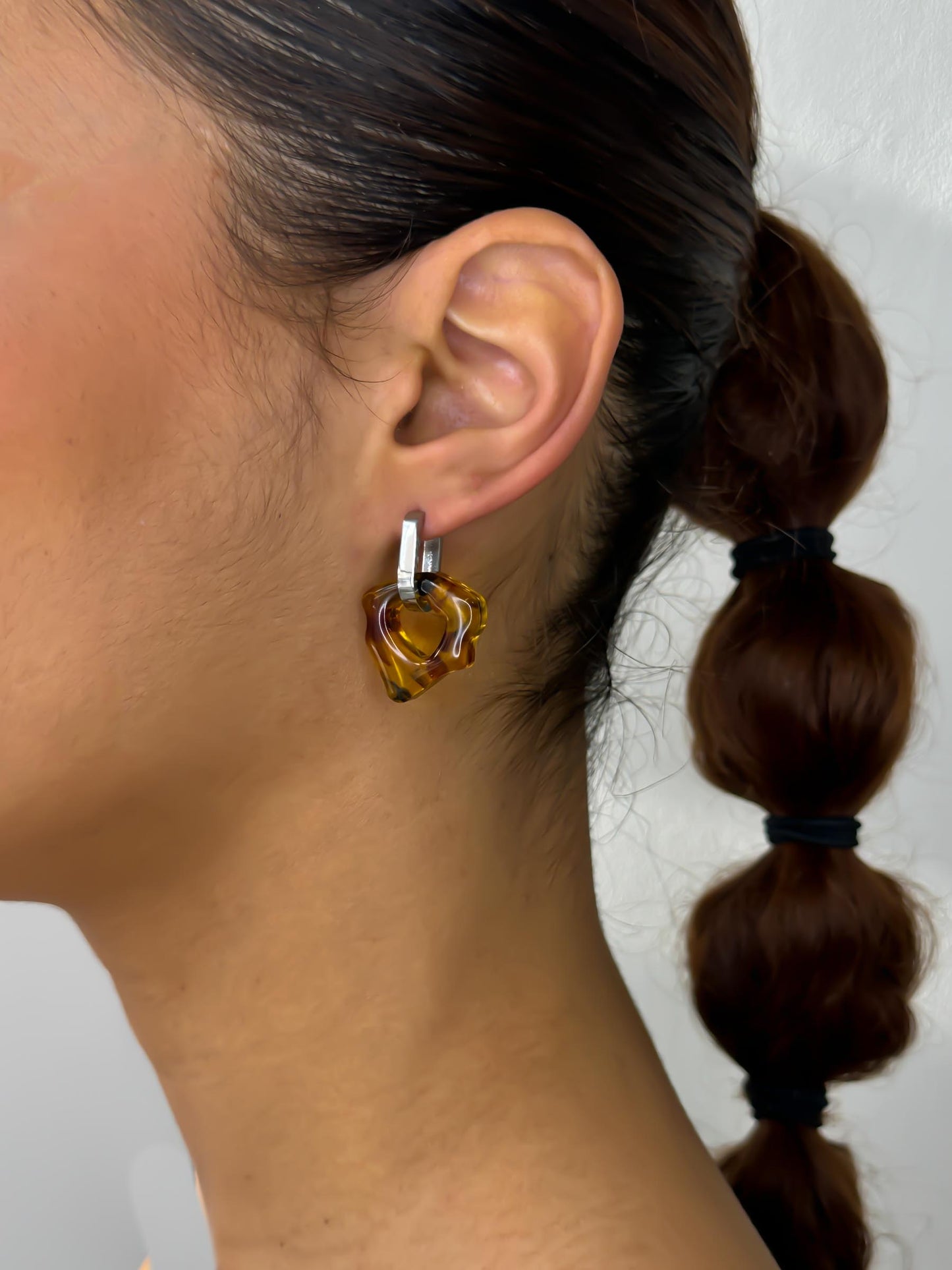 Ora tortoise brown silver earring (pair)