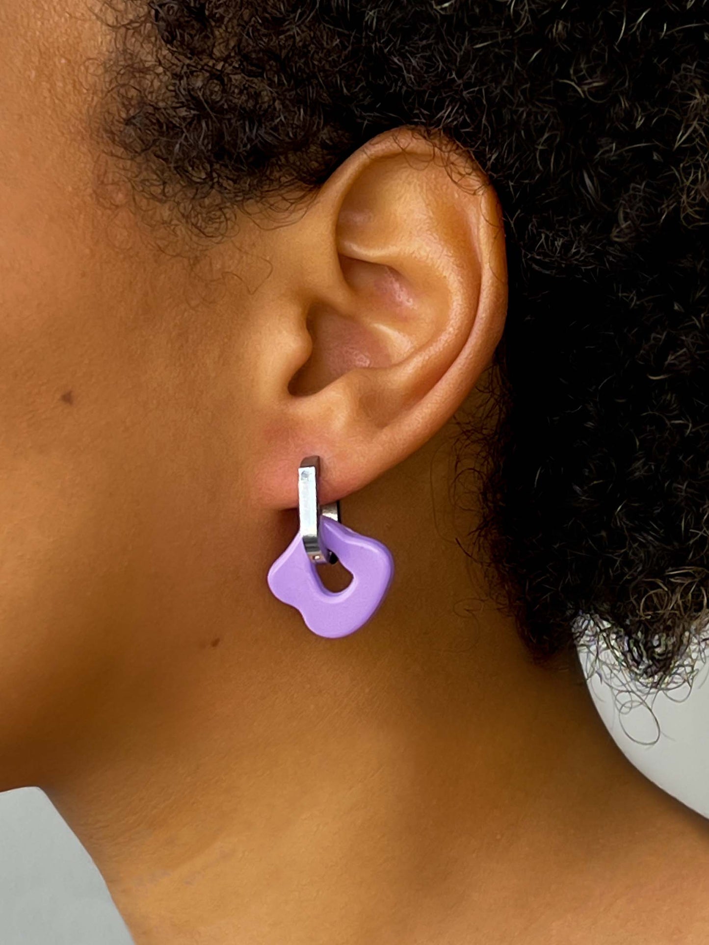Sol lilac silver earring