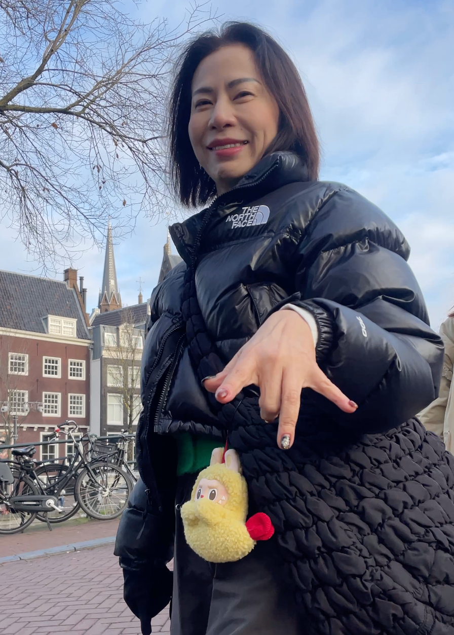 Mia bluegrey gold earring