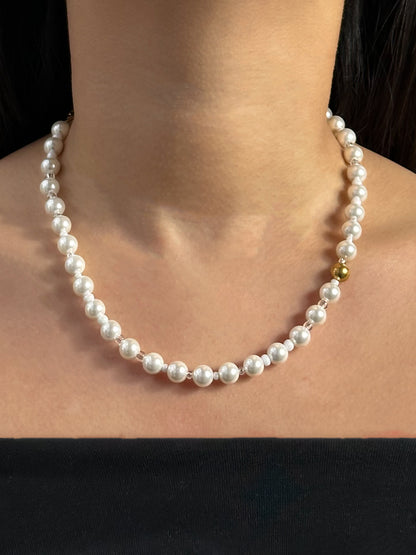 Slim pearl white gold necklace