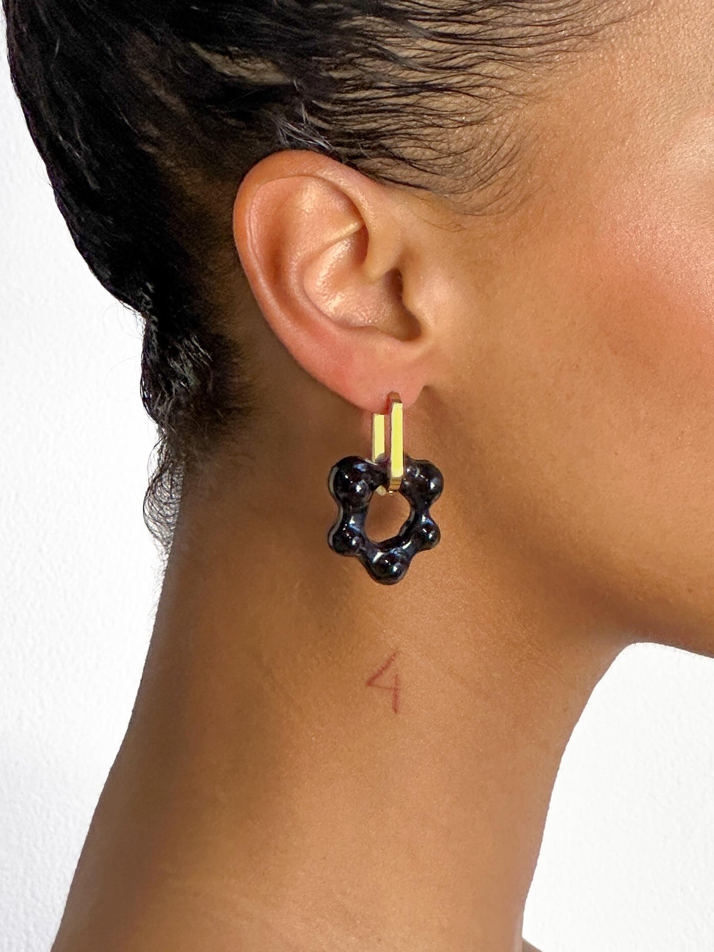 Oyo black gold earring (pair)