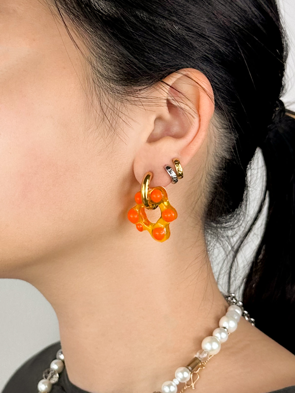 Oyo FLWR orange gold earring (pair)