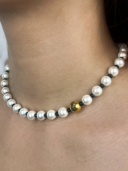 Thin pearl black gold necklace